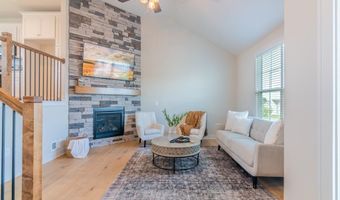 16721 Pinehurst Dr, Basehor, KS 66007