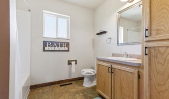 1006 NE 28th Ave, Aberdeen, SD 57401