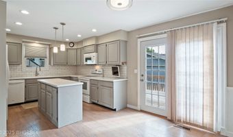 2325 E 40th Ct, Des Moines, IA 50317