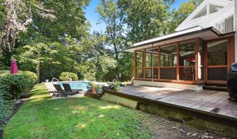 7105 WILSON Ln, Bethesda, MD 20817