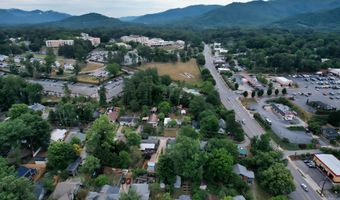99999 Knauth Rd, Asheville, NC 28805