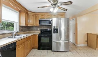 34 Gilbert Ave, Bloomfield, CT 06002