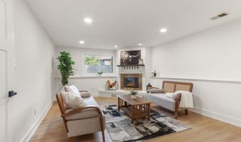 1942 Trail Ridge St, Arlington Heights, IL 60004