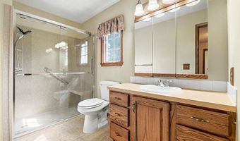 4628 N Farmstead Ct, Bel Aire, KS 67220
