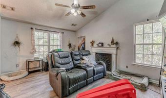 156 DOGWOOD GLEN Dr, Aragon, GA 30104