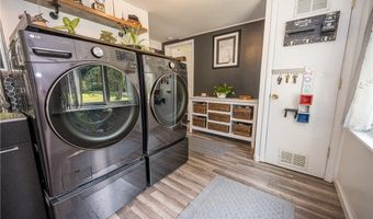 9658 Oakland St, Angola, NY 14006