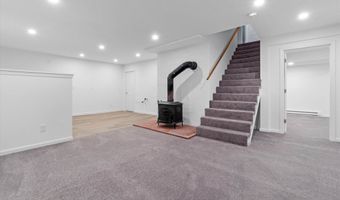 11 Spring Hill Rd, Bedford, NH 03110