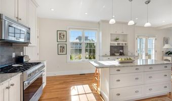 591 Ocean Ave, Newport, RI 02840