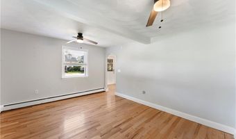 88 General Hawkins Dr, Warwick, RI 02888