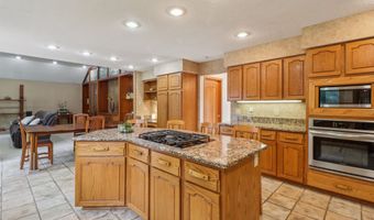 32335 Wildwood Dr, Adel, IA 50003