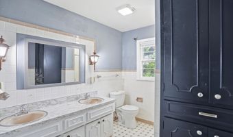 826 Yorkshire Rd, Anderson, IN 46012
