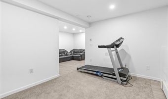 7 Jill Ct, East Providence, RI 02915