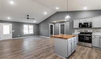 521 W Maple St, Austin, IN 47102