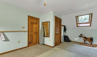 8 New London Dr, Barnstead, NH 03225