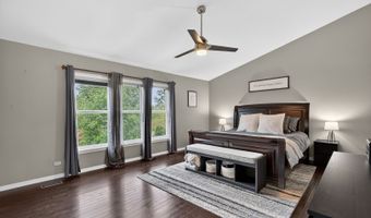 941 Par Dr, Algonquin, IL 60102