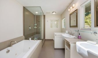 1037 Pinecrest Ter, Ashland, OR 97520