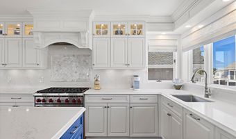 10 11TH St, Beach Haven, NJ 08008