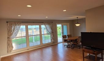 1719 W Lexington Dr, Arlington Heights, IL 60004