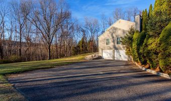 8 Phoebee Ln, Brookfield, CT 06804
