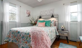 28 Palm Beach Ave, Narragansett, RI 02882