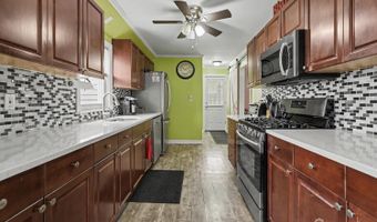 18 Tappen St, Avenel, NJ 07001