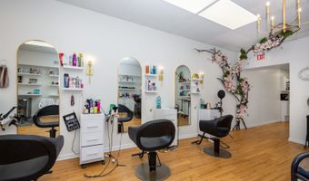 912 Main St, Antioch, IL 60002