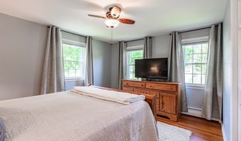 320 Spruce St, Cheshire, CT 06410
