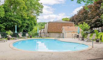95 Chestnut St APT I, Bethel, CT 06801