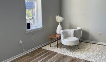 903 Main St 2, Antioch, IL 60002