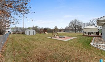 112 E Glenwood Dr, Brandon, SD 57005