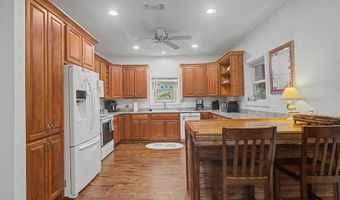 223 Sycamore St, Bay St. Louis, MS 39520