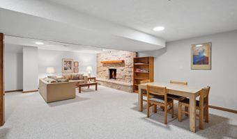 1923 N Carlyle Pl, Arlington Heights, IL 60004