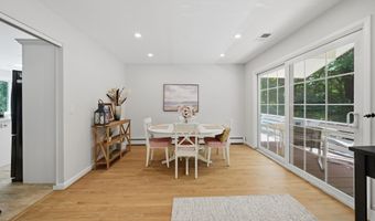 3 Birchcrest Dr, Danbury, CT 06811