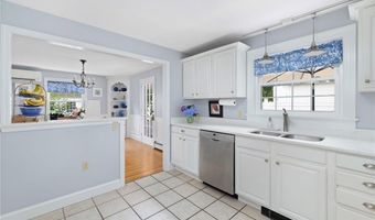 221 Trinity St, Warwick, RI 02886