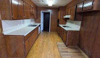 1020 E Walnut St, Altus, OK 73521