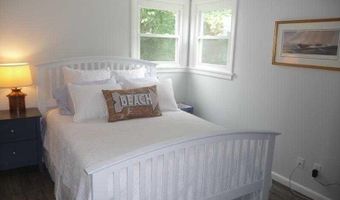 97 Center Ave, Middletown, RI 02842