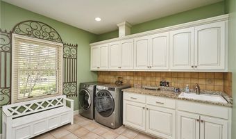 662 Heatherleigh Dr, Akron, OH 44333