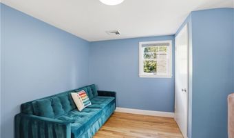 24 Wildflower Rd, Barrington, RI 02806