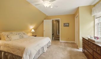 4 Catesby Ln, Bedford, NH 03110