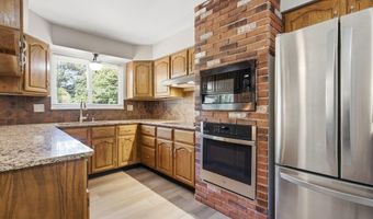 893 Oklahoma Ave, Ballwin, MO 63021