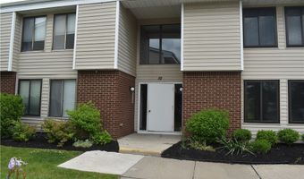 10 Southcreek Ct B, Amherst, NY 14051