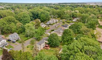 8 Maple Ave, Clinton, CT 06413