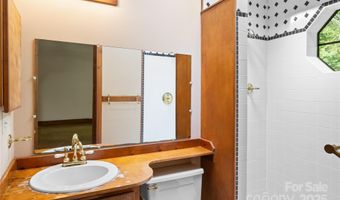 32 Delano Rd, Asheville, NC 28805