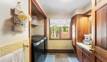 2 Spinney Ln, North Kingstown, RI 02852