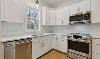 75 Willowbrook Rd, Cromwell, CT 06416