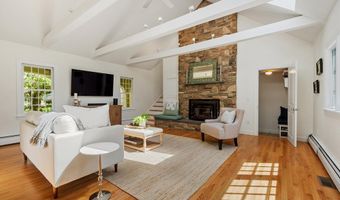 158 Kettle Hole Rd, Bolton, MA 01740