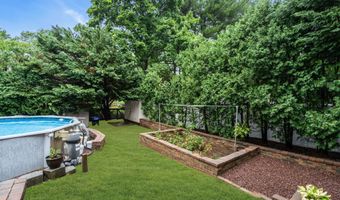 266 Orchard Ave, Belford, NJ 07718