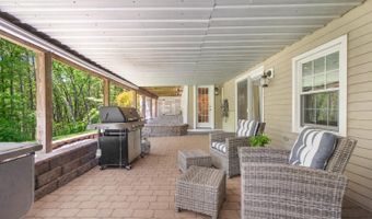 37 Birchwood Cir, Bedford, NH 03110
