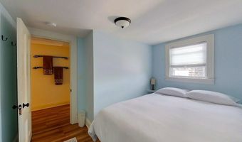 9 Dartmouth St, Newport, RI 02840