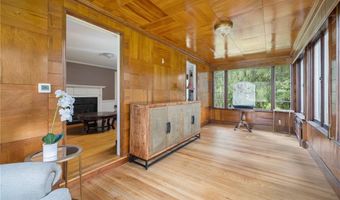 2 Carvin Ct, Warwick, RI 02886